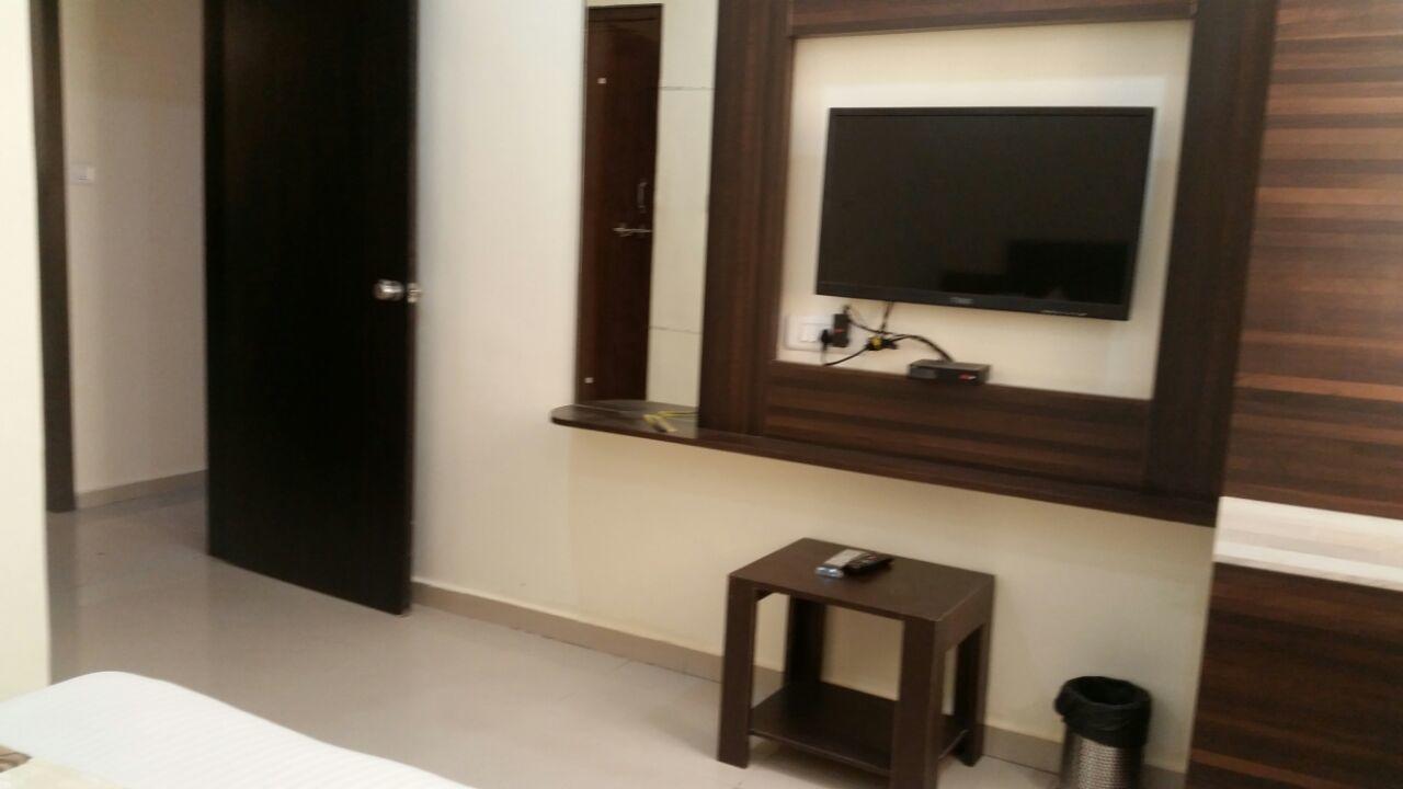 Hotel Cg Plaza อาเมดาบัด ภายนอก รูปภาพ