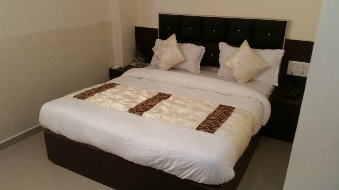 Hotel Cg Plaza อาเมดาบัด ภายนอก รูปภาพ