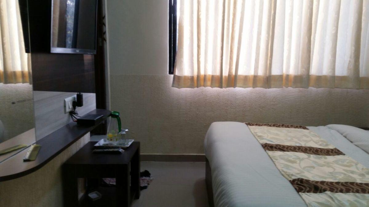 Hotel Cg Plaza อาเมดาบัด ภายนอก รูปภาพ